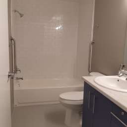 Main bath with soaker tub